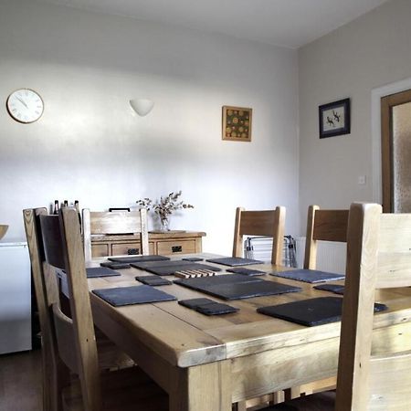 Central And Spacious 2 Bedroom Flat With Garden EDI Exterior foto
