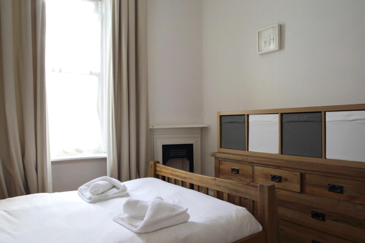 Central And Spacious 2 Bedroom Flat With Garden EDI Exterior foto