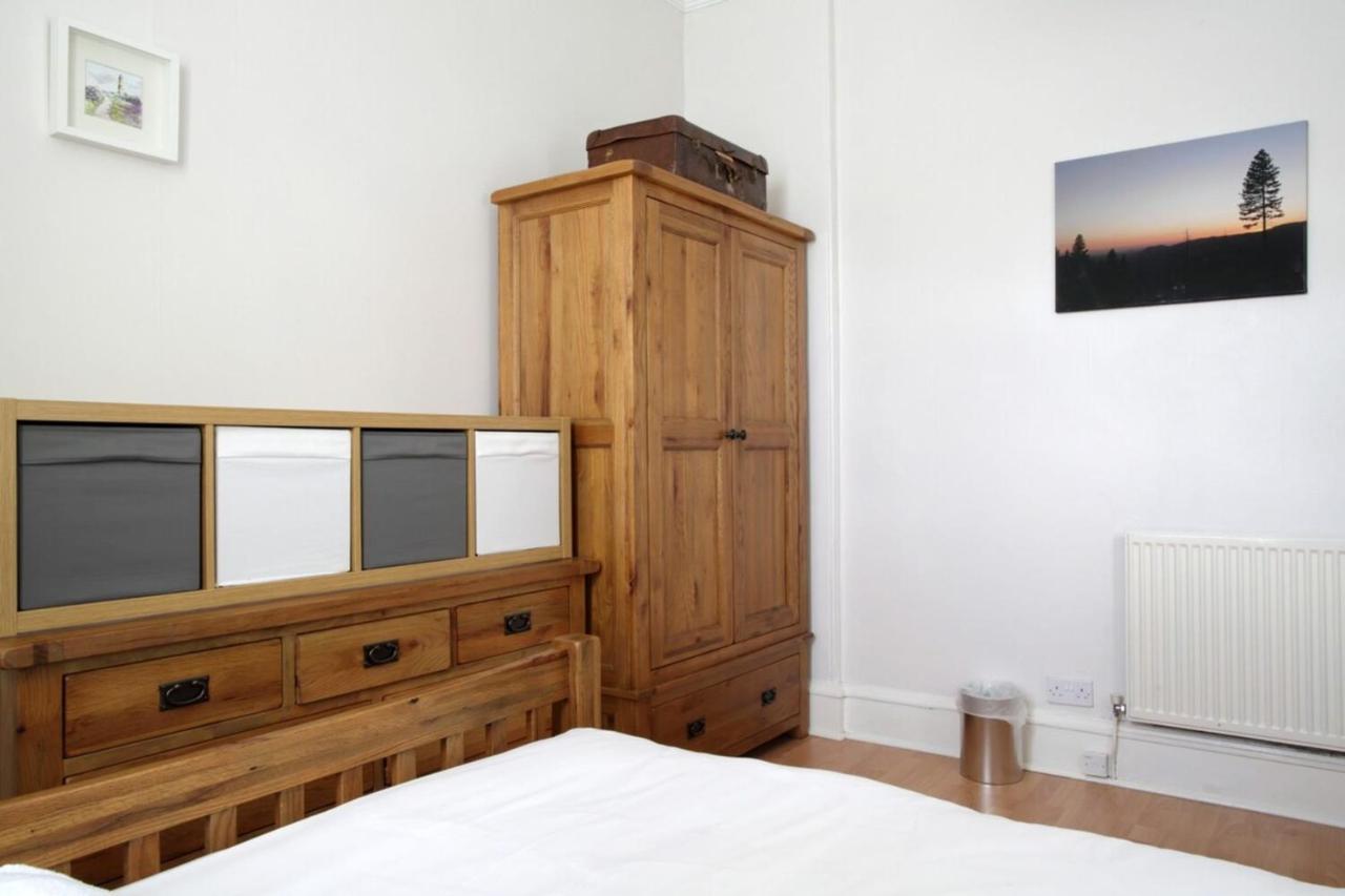 Central And Spacious 2 Bedroom Flat With Garden EDI Exterior foto